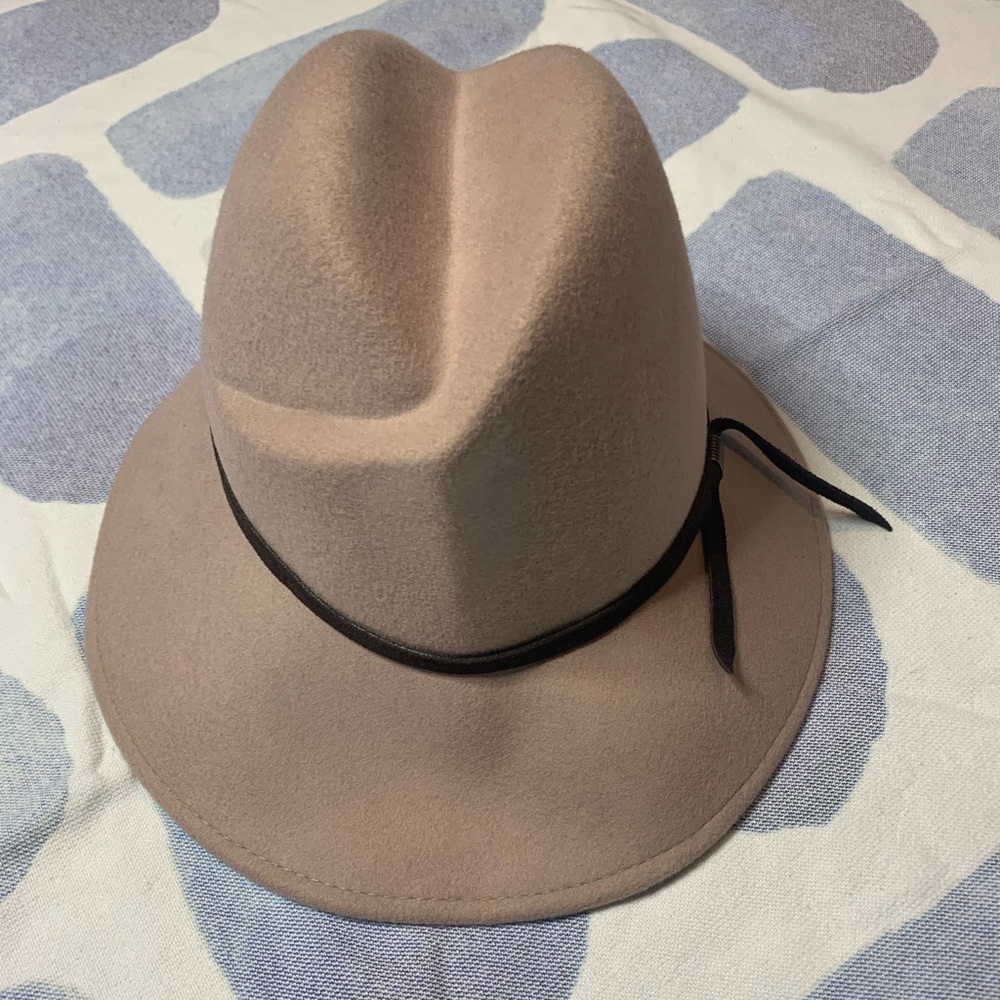 Tan hat